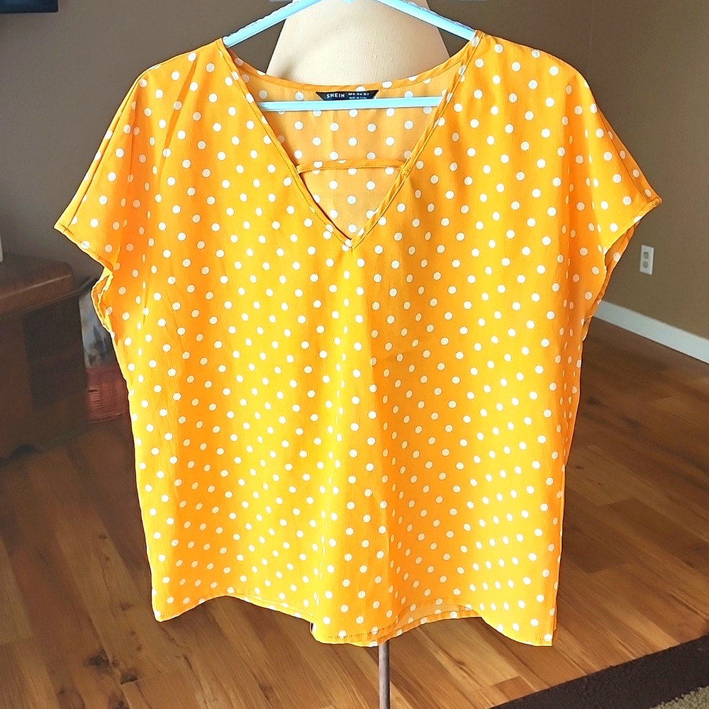 Polka Dot Print Keyhole Neck Top